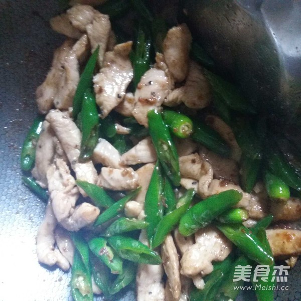 Black Pepper Chicken Fillet Stir-fried Hot Pepper recipe