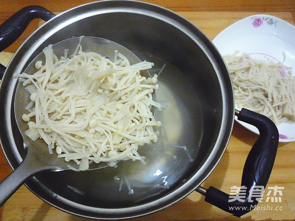 Stir-fried Enoki Mushroom with Black Bean Sauce recipe