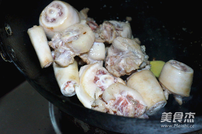 Peanut Stewed Pork Tail recipe