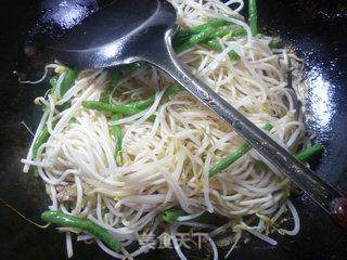 Fried Noodles with Mung Bean Sprouts and Tenderloin recipe