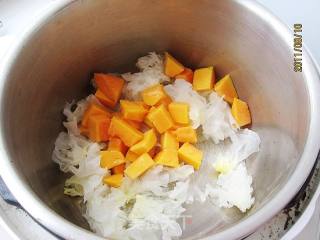 Stewed Papaya with Tremella recipe