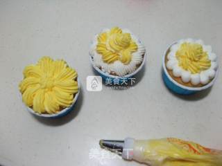 Sponge Cup Decorated Cake recipe