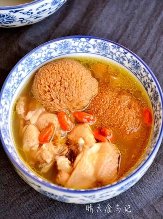 A Bowl of Hericium Erinaceus and Chicken Soup in Winter Tonic! recipe