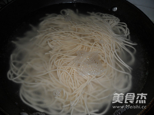 Fried Noodles with Shredded Pork and Carrots recipe