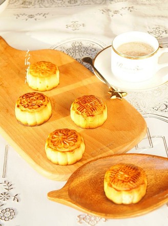 Mooncakes with Red Bean Paste and Egg Yolk Filling