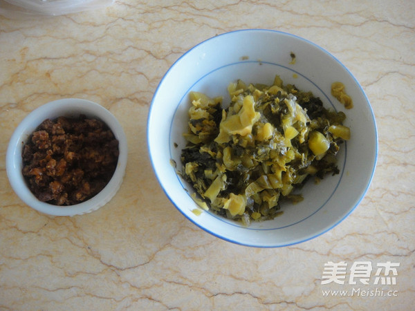 Laotan Pickled Cabbage and Beef Flavored Noodles recipe