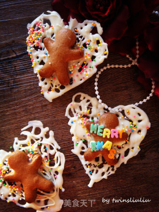 Christmas Creative Gingerbread Man Pendant recipe