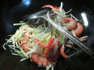 Fried Shrimp with Leek Sprouts recipe