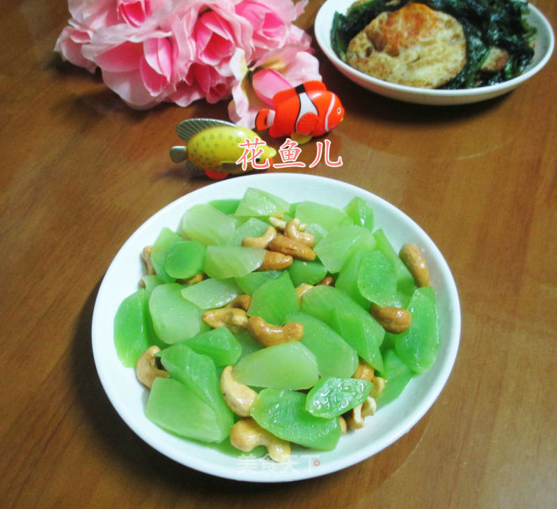Stir-fried Lettuce with Crispy Cashew Nuts recipe