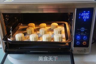 Cantonese-style Moon Cakes with Lotus Paste Filling recipe