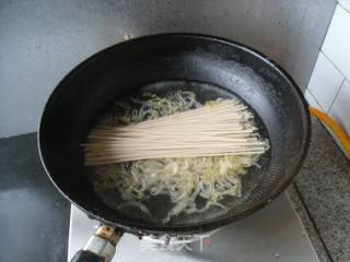 Northeast Sauerkraut Noodles recipe