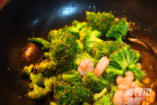 Stir-fried Shrimp with Broccoli recipe