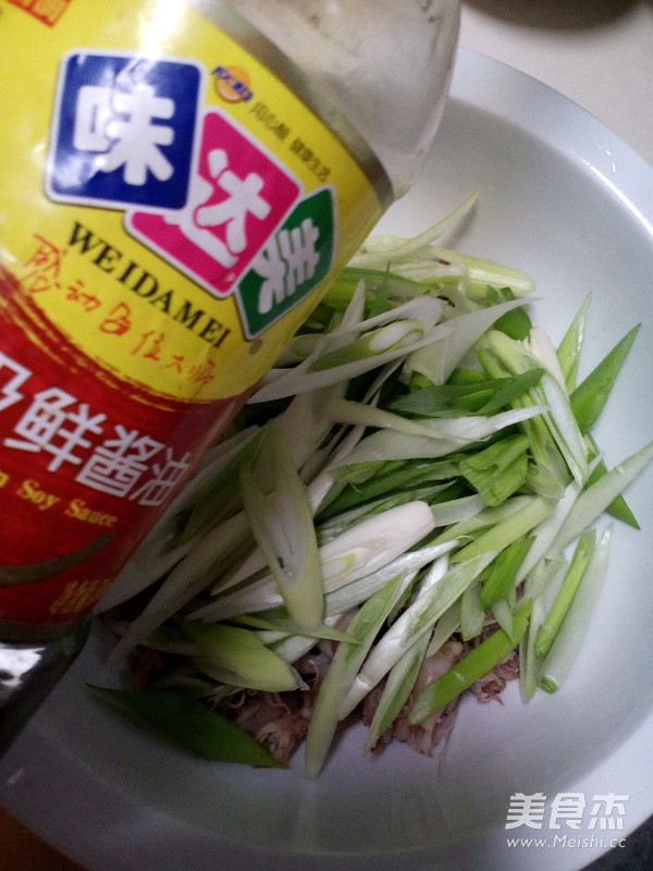 Dry Pen Tube Fish Mixed with Green Onions recipe