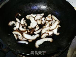 Stir-fried Mushrooms with Mustard Greens recipe