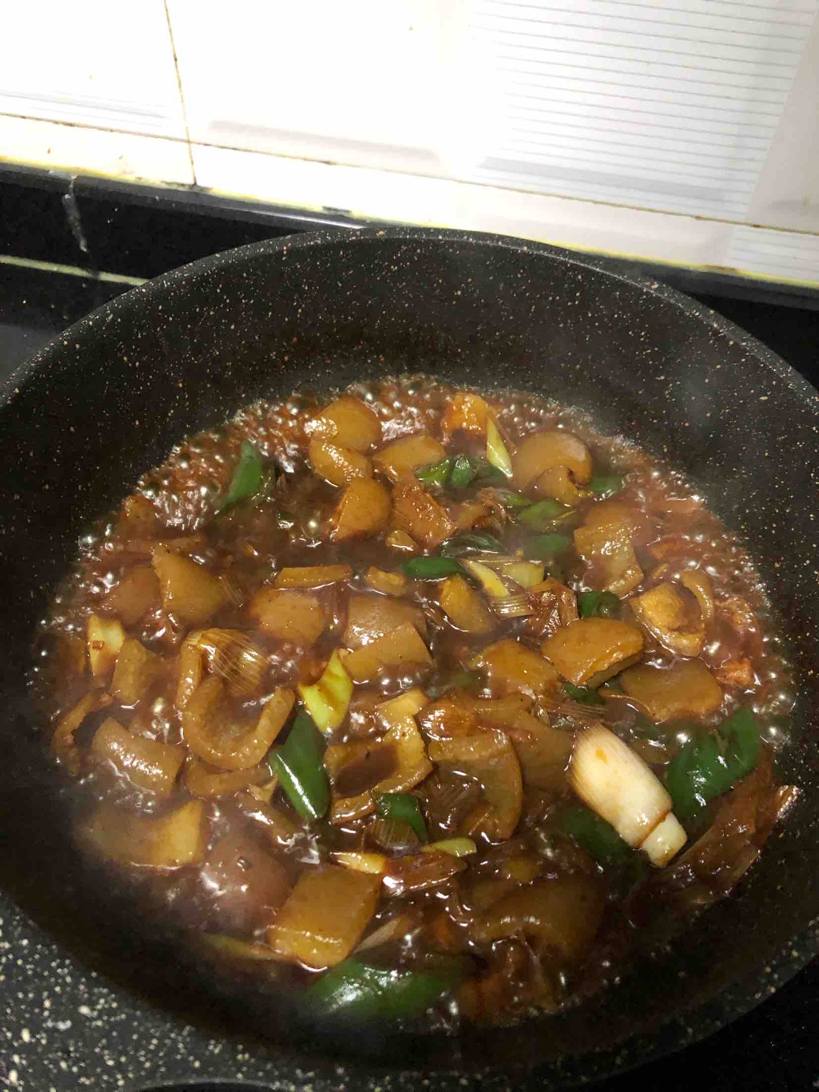 Stir-fried Pork Skin with Hot Pepper and Garlic recipe