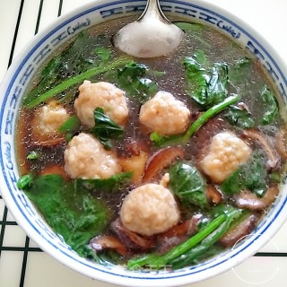 Spinach Soup with Chicken Meatballs recipe