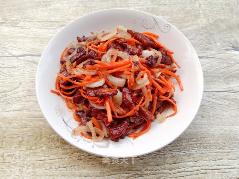 Stir-fried Beef with Carrots and Onions recipe