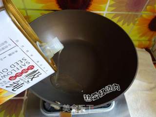 Minced Meat Mixed with Bitter Chrysanthemum recipe