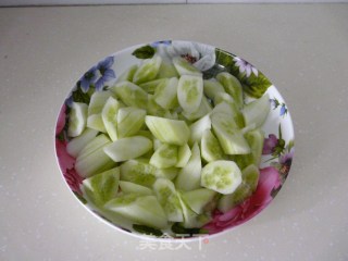 Stir-fried Cucumber with Cashew Nuts recipe