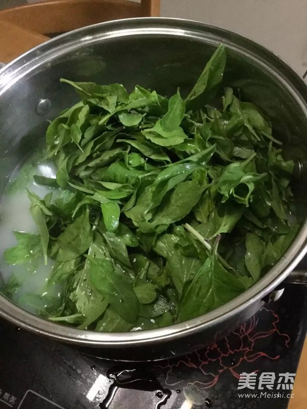 Wolfberry Leaf Fish Head Soup recipe