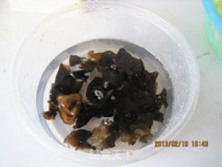 Slimming Small Cold Dish-fungus Mixed with Spinach recipe