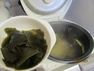 The Rice Cooker Can Also Make Delicious Soup-ribs and Seaweed Soup recipe