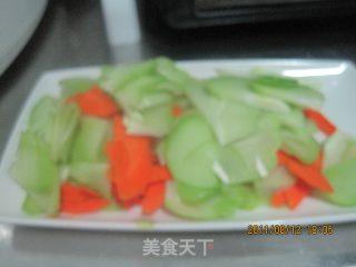 Stir-fried Gassho Melon with Carrots recipe