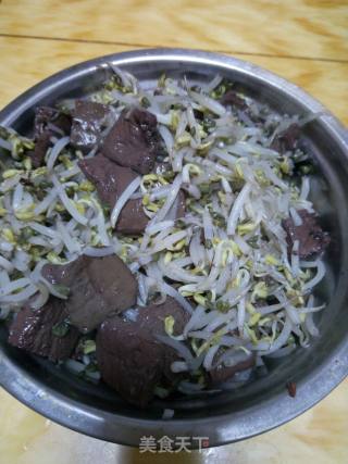 Stir-fried Bean Sprouts with Pork Blood recipe