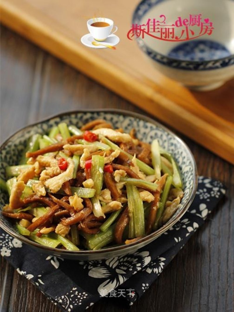 Stir-fried Shredded Chicken with Celery Chiba Tofu recipe