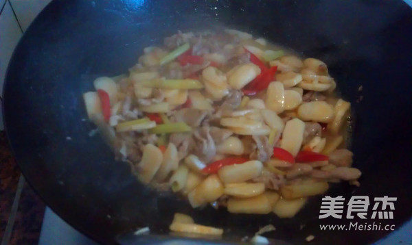 Stir-fried Pork with Water Chestnuts recipe