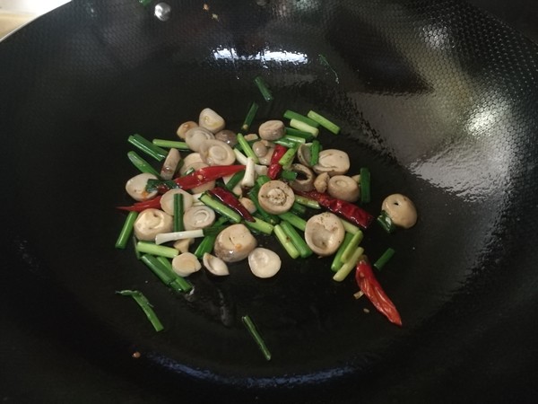 Bawang Supermarket | Stir-fried Straw Mushrooms with Garlic Seedlings recipe