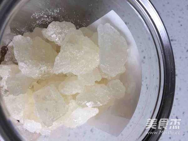 Autumn Pear White Fungus and Lotus Seed Soup recipe