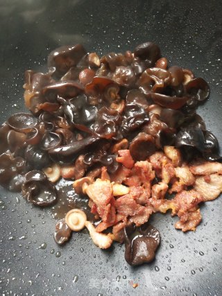 Fried Pork with Mushroom and Fungus recipe