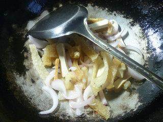 Fried Onion Skin and Fragrant Dry recipe