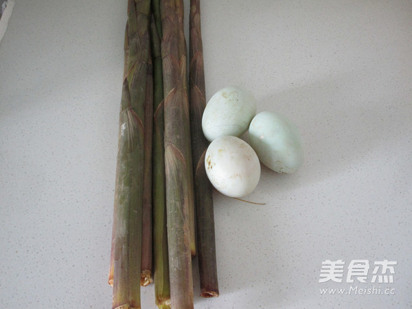 Fried Duck Eggs with Water Bamboo Shoots recipe