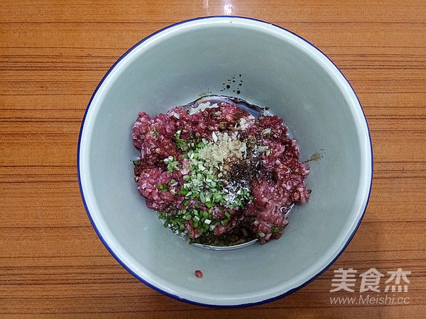 Steamed Dumplings with Beef and White Radish recipe