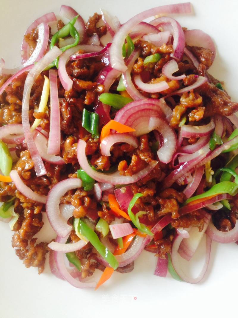 Stir-fried Shredded Beef with Onion recipe