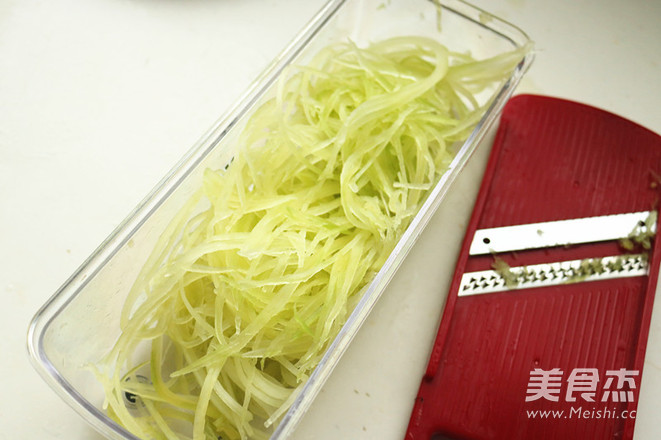 Shredded Lettuce Salad with Scallions recipe