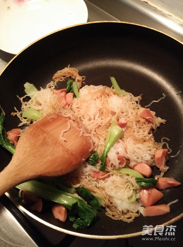 Stir-fried Rice Noodles with Intestines and Vegetables recipe