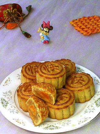 Mooncake with Lotus Seed Paste and Egg Yolk recipe