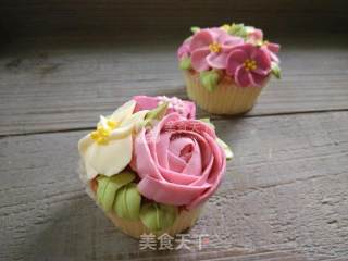 Decorated Cupcakes (easy to Make Cheese Frosting) recipe