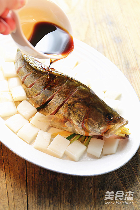 Steamed Mandarin Fish with Rice Cake recipe