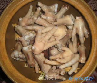 Stewed Chicken Feet with Herbs recipe