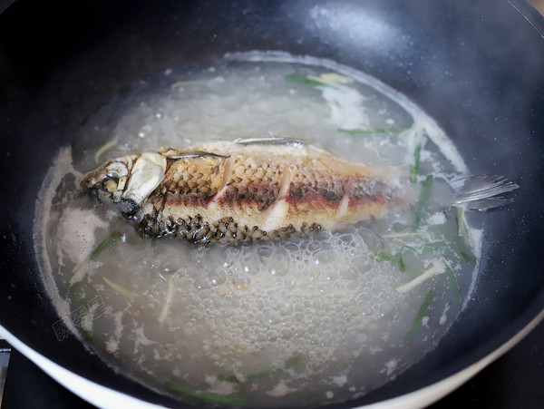 Winter Melon and Crucian Carp Soup recipe