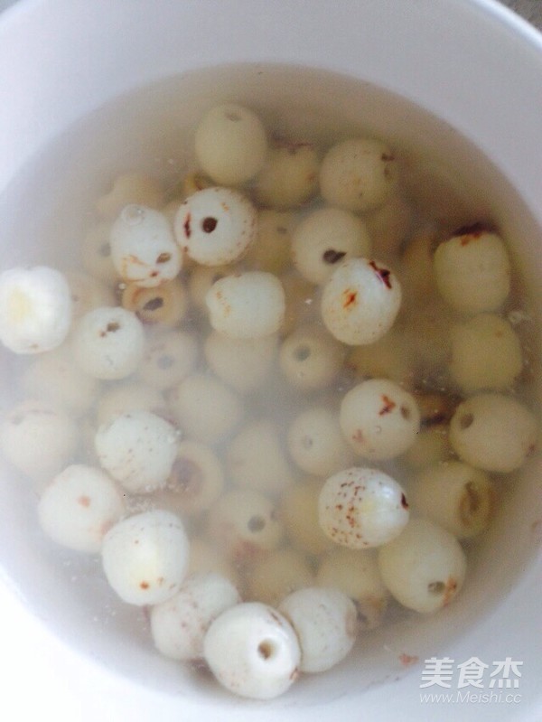 Lotus Seed Mung Bean and Red Date Soup recipe