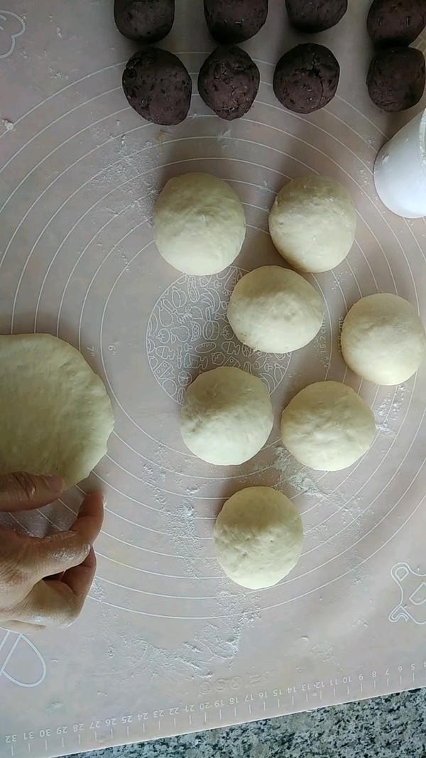 Bean Paste Small Meal Buns recipe