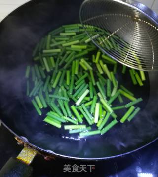 Stir-fried Octopus with Garlic Moss recipe