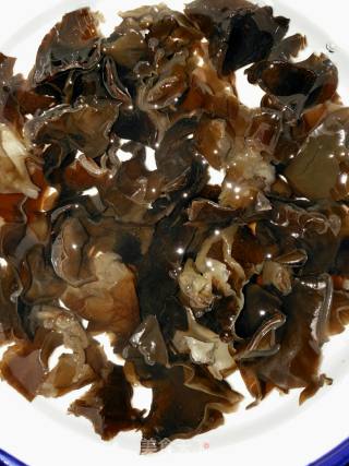 Scrambled Eggs with Cucumber and Fungus recipe