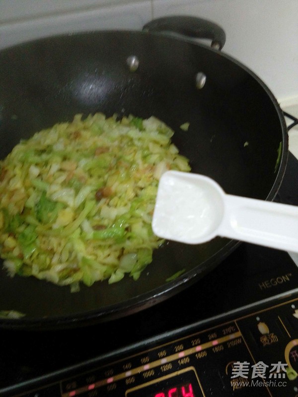 Fried Cabbage with Sea Rice recipe