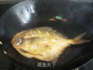 Spicy Pomfret with Garlic Bean Sauce recipe